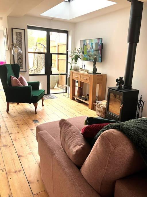 Our Beautifully Renovated Home Chichester Exteriör bild